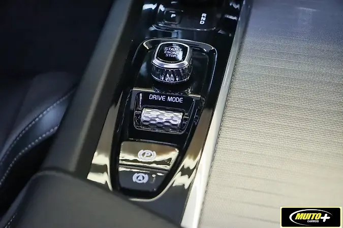Volvo S60 T6 Plug-in Hybrid - Imagem 14