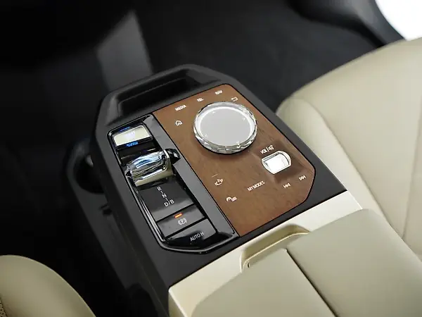 BMW Ix - Imagem 8