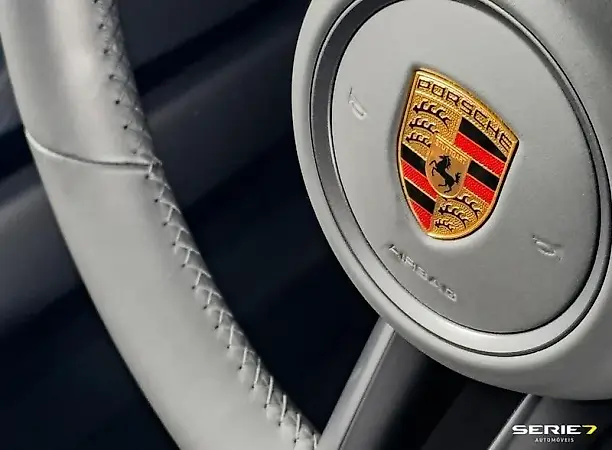 Porsche Taycan - Imagem 11