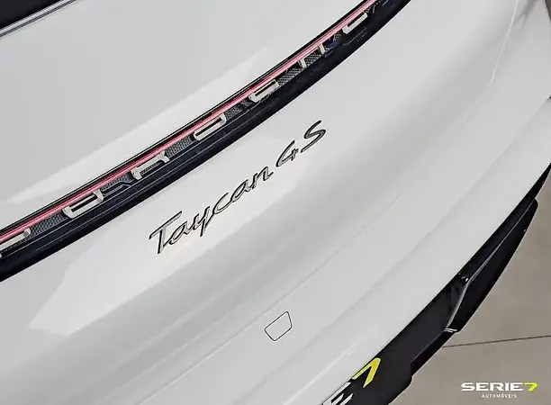 Porsche Taycan - Imagem 13