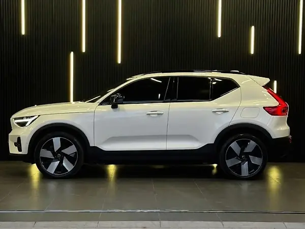 Volvo EX40 - Imagem 2
