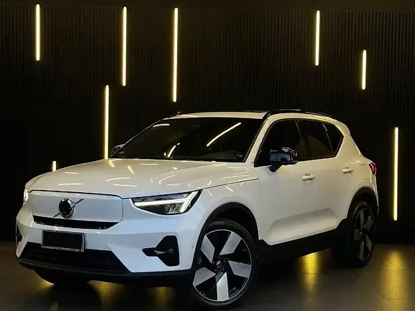 Volvo EX40 - Imagem 1