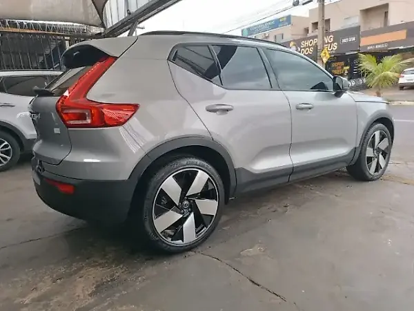 Volvo EX40 - Imagem 3