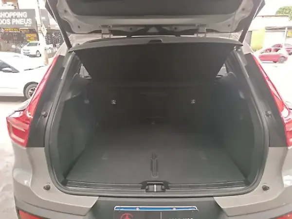 Volvo EX40 - Imagem 8
