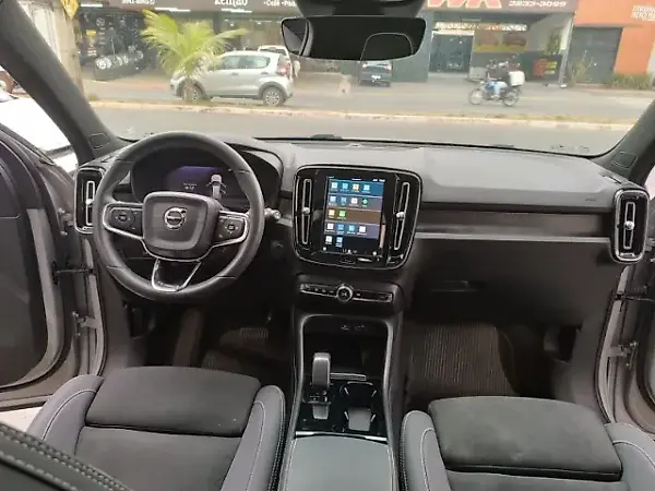 Volvo EX40 - Imagem 12