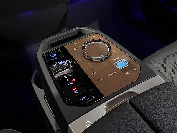 BMW Ix - Imagem 13