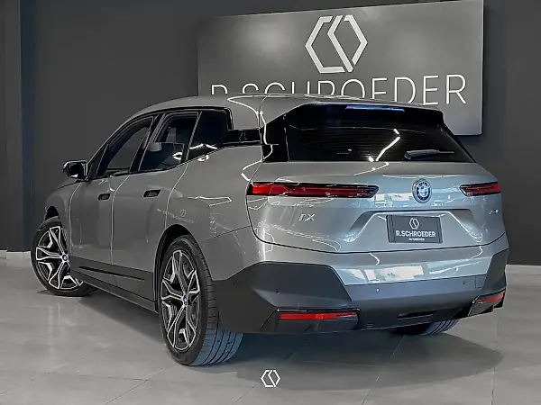 BMW Ix - Imagem 17