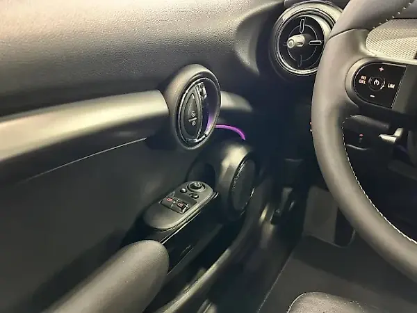 Mini Cooper SE - Imagem 14