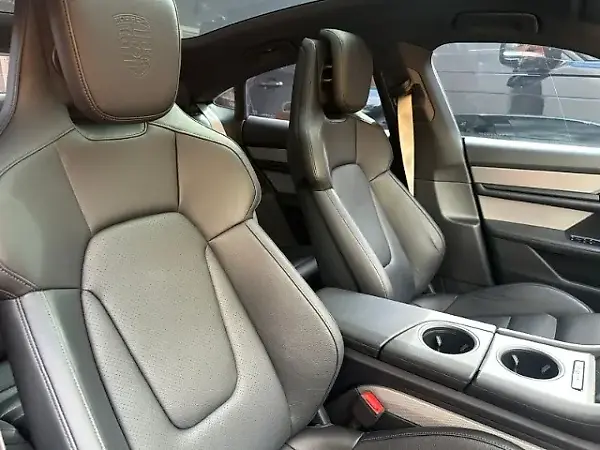 Porsche Taycan - Imagem 8