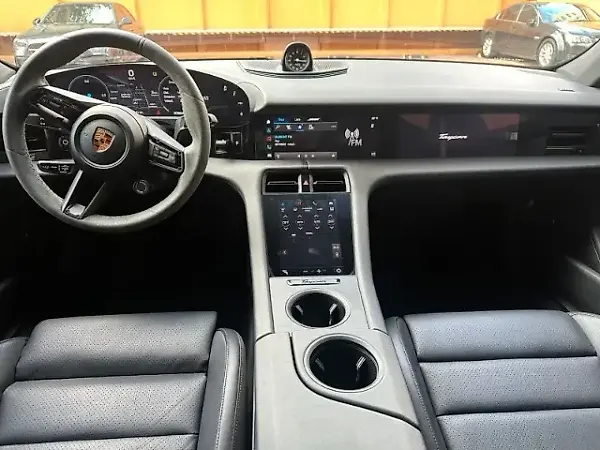 Porsche Taycan - Imagem 9