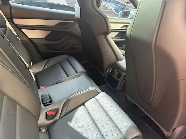 Porsche Taycan - Imagem 12