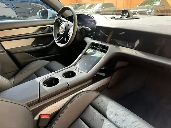 Porsche Taycan - Imagem 10
