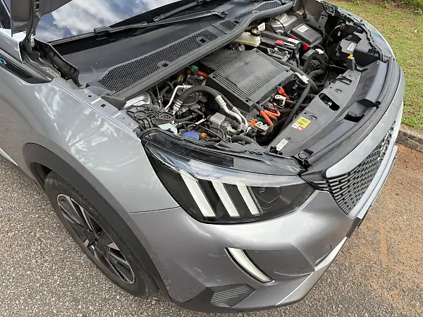 Peugeot E-2008 - Imagem 11