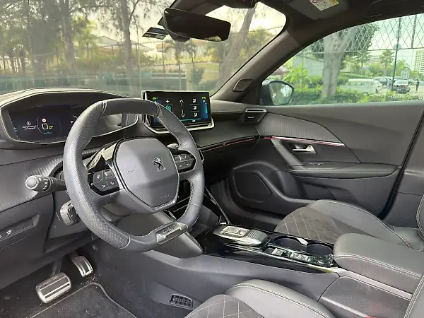 Peugeot E-2008 - Imagem 13
