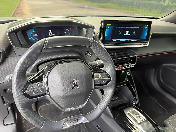 Peugeot E-2008 - Imagem 14