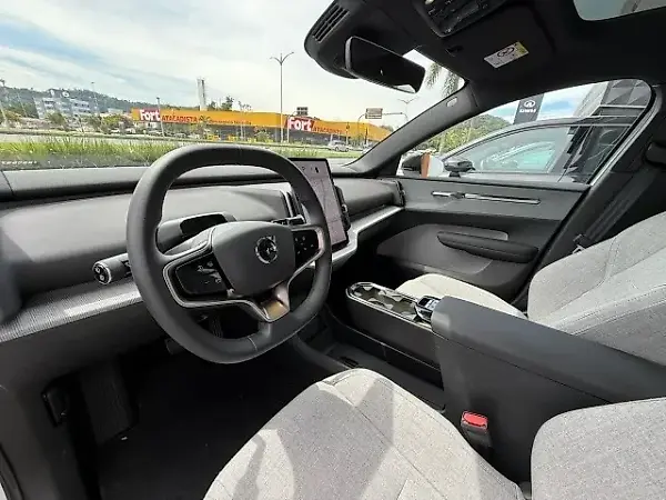 Volvo EX30 - Imagem 4