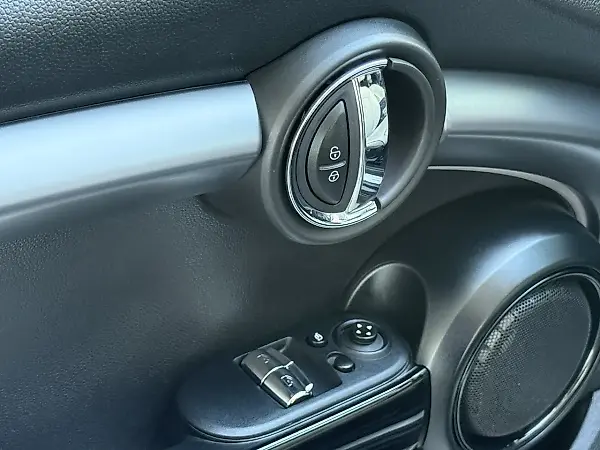 Mini Cooper SE - Imagem 13