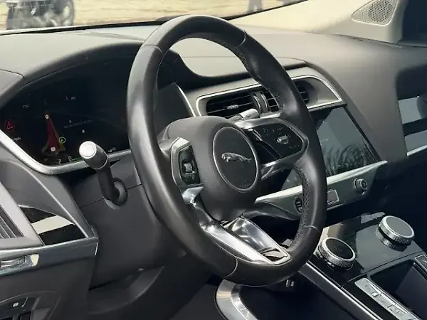 Jaguar I-pace - Imagem 12