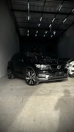 Volvo XC40 Recharge - Imagem 1