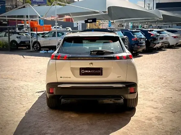 Peugeot E-2008 - Imagem 6