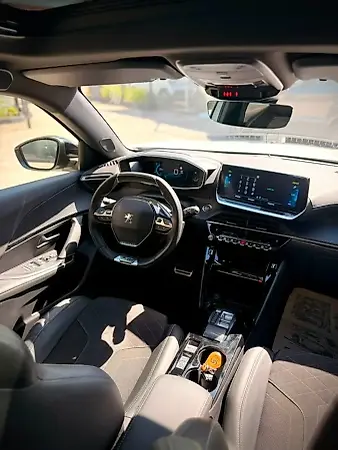 Peugeot E-2008 - Imagem 8