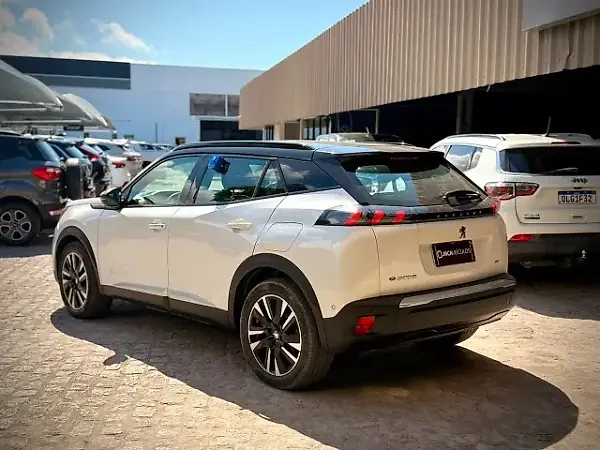 Peugeot E-2008 - Imagem 7