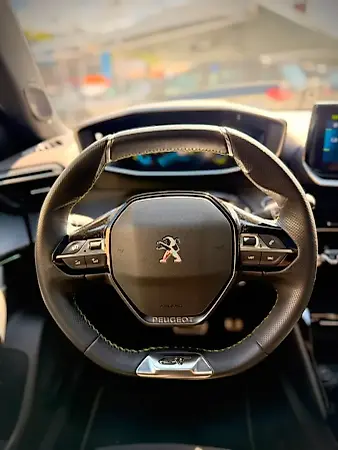 Peugeot E-2008 - Imagem 10