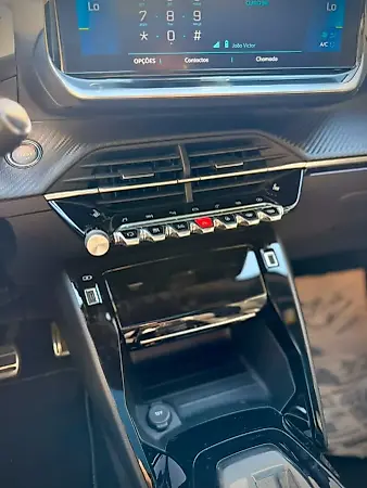 Peugeot E-2008 - Imagem 13