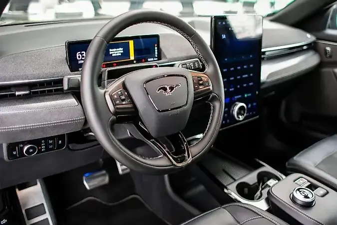 Ford Mustang Mach-e - Imagem 8