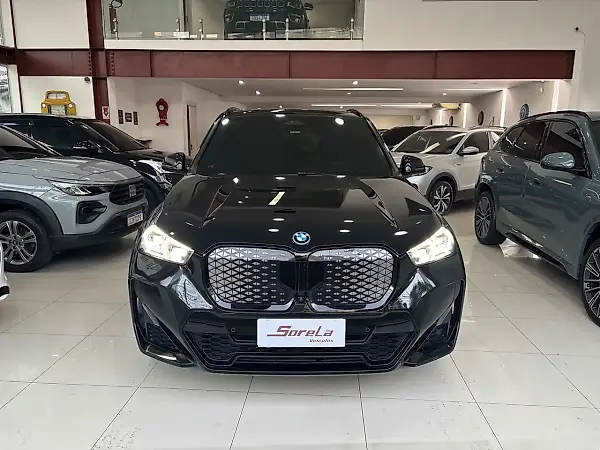 BMW IX1 - Imagem 1