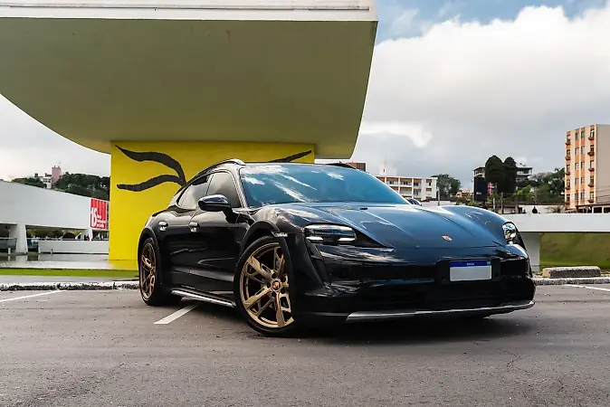 Porsche Taycan - Imagem 1