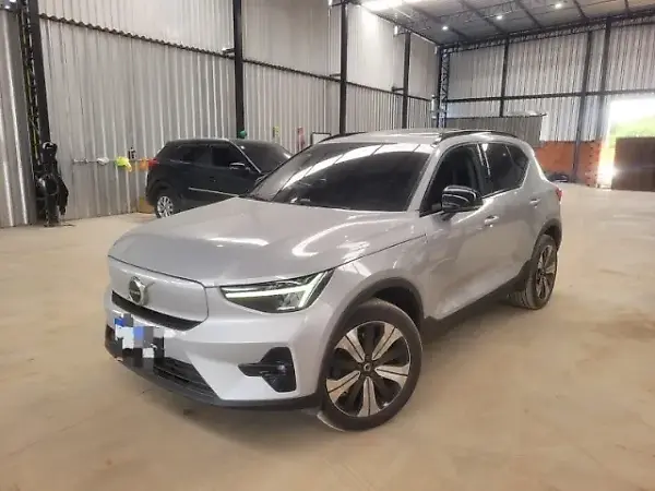 Volvo XC40 Recharge - Imagem 1