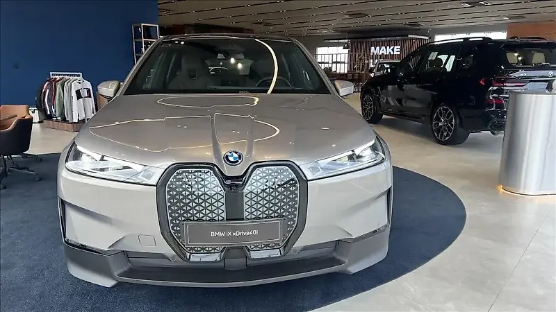 BMW Ix - Imagem 1