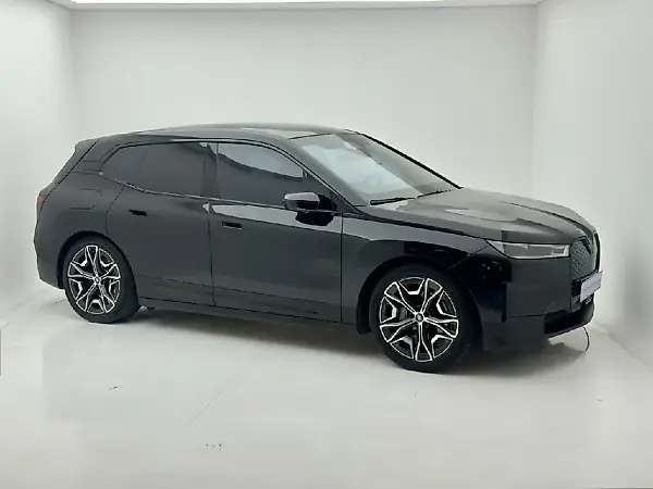 BMW Ix - Imagem 1