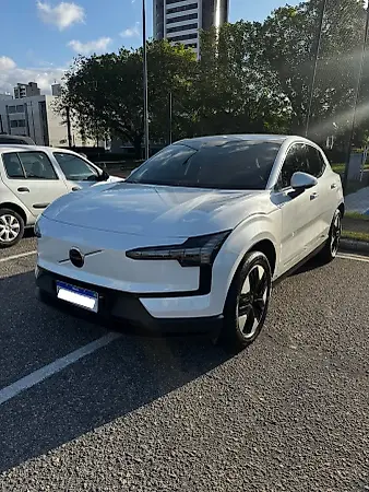 Volvo XC40 Recharge - Imagem 1