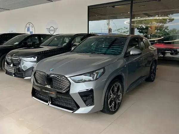 BMW IX2 - Imagem 1