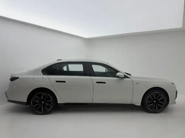 BMW I7 - Imagem 2