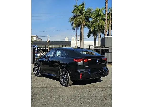 BMW IX2 - Imagem 4