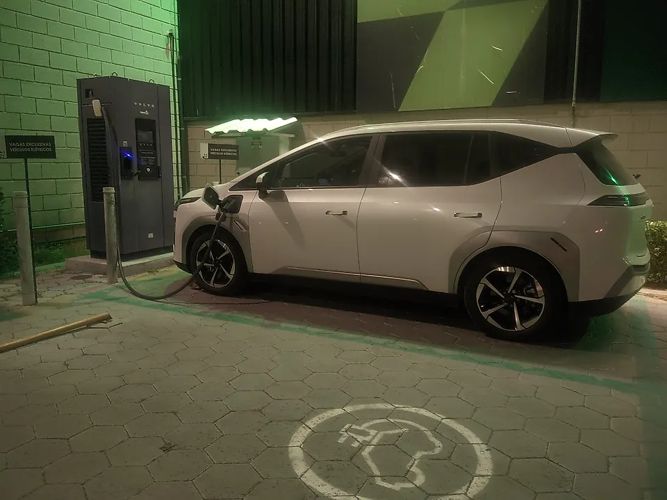 Foto 1 da estação VOLVO Fast Charger | Ubatuba Mall